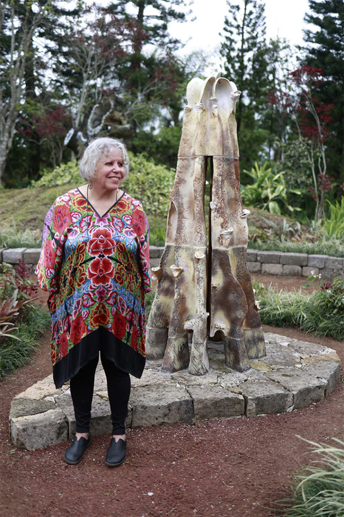 La Universidad Veracruzana (UV) inauguró el proyecto escultórico en cerámica “El Árbol de la Sabiduría” de Elsa Naveda, ganadora del Premio Escultura 80 Aniversario 