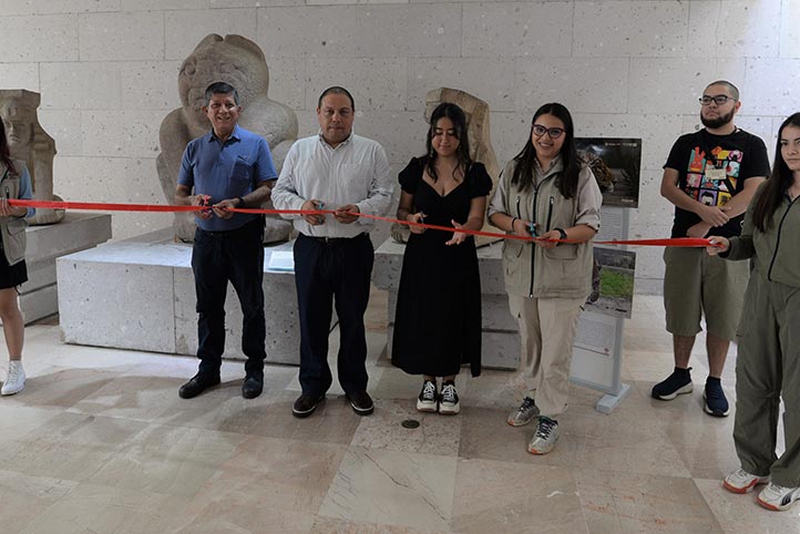 Autoridades UV y de Gobierno del Estado, así como estudiantes y público en general, estuvieron en la inauguración 