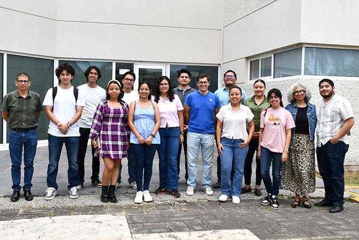 Estudiantes de licenciatura y posgrado realizan estancias y colaboran con investigadores de Microna 