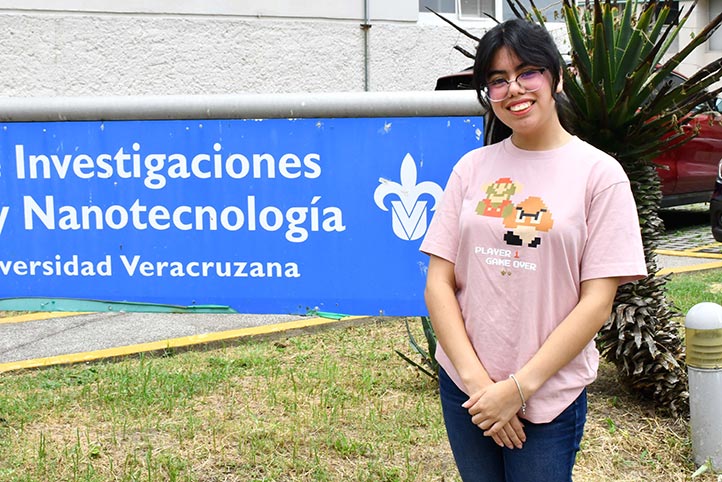 Jatzhiri Ávalos Grajales, del Doctorado en Ciencia e Ingeniería de Materiales de la UNAM