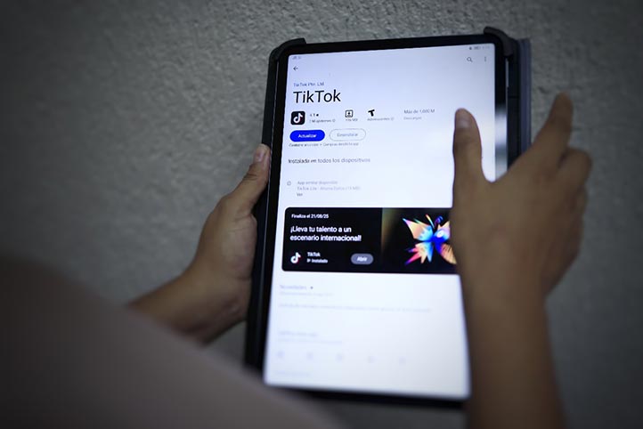 El Cendhiu abordó el impacto que tiene el uso de plataformas como TikTok, desde una perspectiva psicológica 