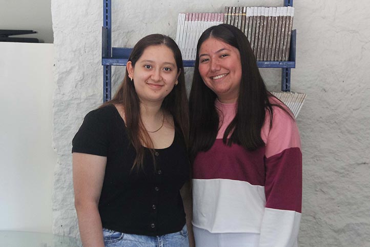 Alma Paloma Acosta Salas y Nury Peralta Hernández, estudiantes de la Licenciatura en Contaduría 