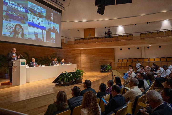 12 programas educativos (PE) de la Universidad Veracruzana (UV), de las regiones Xalapa, Coatzacoalcos-Minatitlán, Veracruz y Poza Rica-Tuxpan recibieron este jueves acreditaciones nacionales e internacionales 