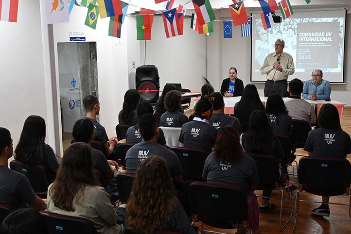 Mario Oliva, responsable de la DGRI, enfatizó el acompañamiento que tendrán las y los jóvenes durante su estancia 