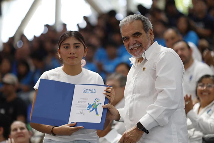 Alanis Gómez Martínez, del programa educativo de Médico Cirujano, también obtuvo el mayor puntaje en el examen de ingreso