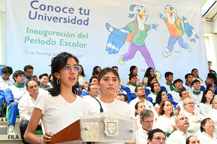 Las jóvenes compartieron el primer lugar general en el examen de admisión 