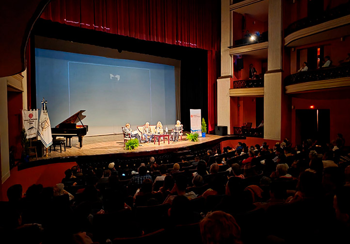 Sociedad orizabeña se dio cita en el emblemático Teatro “Ignacio de la Llave”, inaugurado en 1875