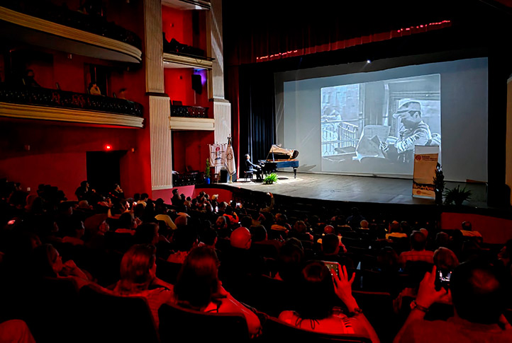 Durante la proyección se contó con la musicalización en vivo por parte de José María Serralde Ruiz 
