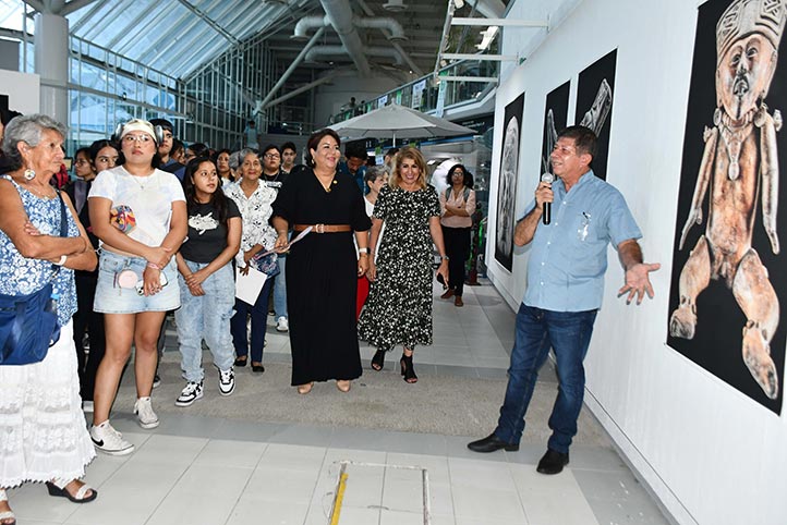 Estudiantes, docentes y público en general apreciaron las imágenes 