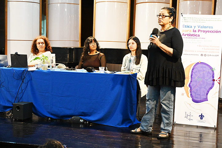 En la sesión inicial del seminario estuvieron también Beatriz Torres, Patricia Estrada y Atzin Salazar 