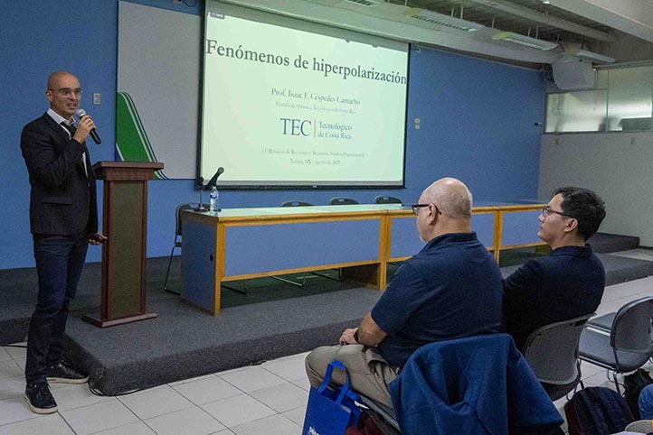 Isaac Céspedes Camacho, instructor investigador del Tecnológico de Costa Rica, disertó sobre “Fenómenos de hiperpolarización” 