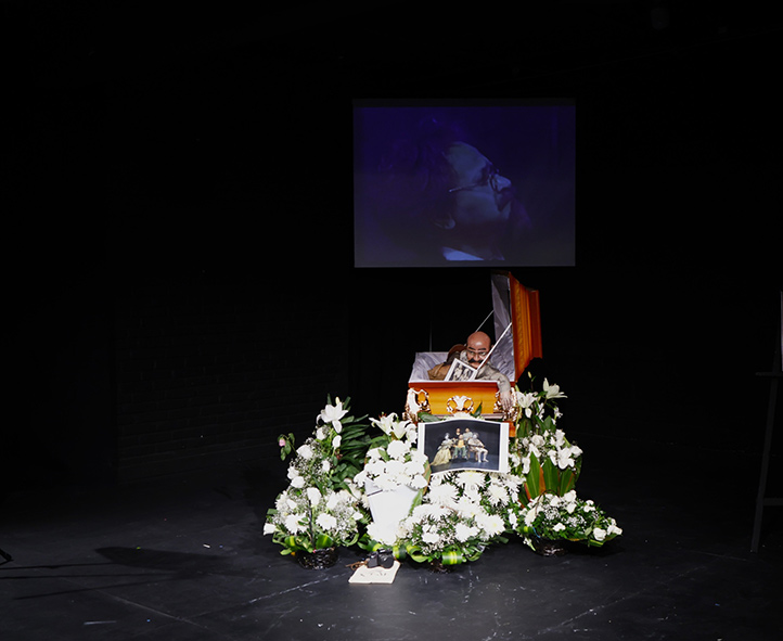 Este jueves, familiares, amigos, estudiantes, colegas y público despidieron al actor y maestro Jorge Castillo Rodríguez en uno de sus hogares artísticos: el Teatro La Caja 