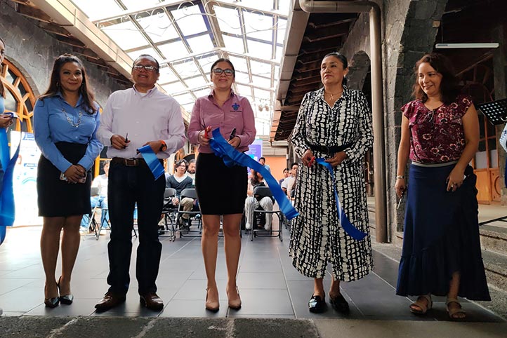 Autoridades universitarias cortaron el listón inaugural  