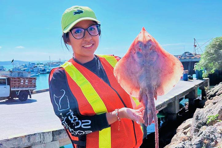 Sonia Franco Hernández, estudiante de la Maestría en Manejo de Ecosistemas Marinos y Costeros, destacó que su participación es fundamental para el desarrollo de su tesis