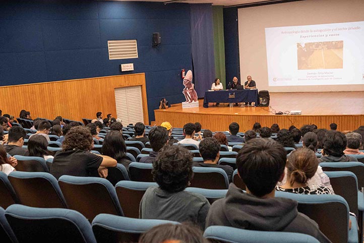 El museólogo dictó el tema “Antropología desde la autogestión y el sector privado”  