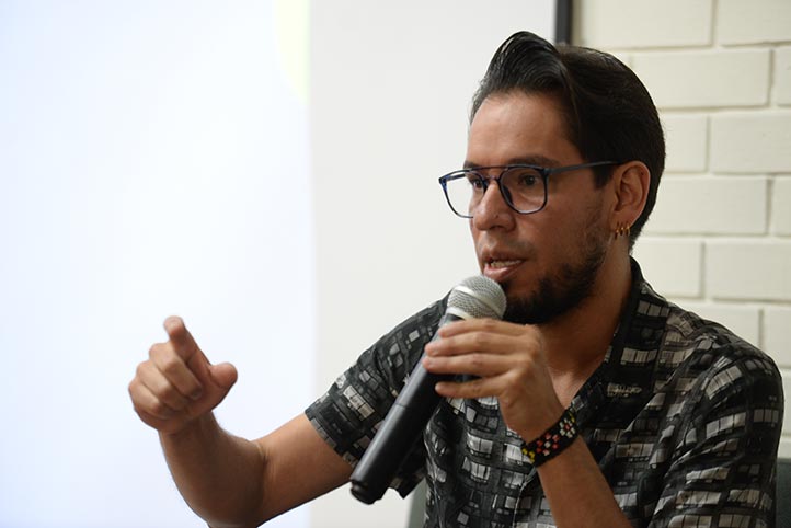 José Carlos López invitó a las y los estudiantes a trabajar sus textos escolares con miras a su publicación en revistas 