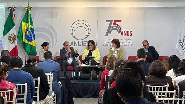 Destacó que la universidad pública del siglo XXI debe ser un espacio donde la inclusión se asuma como derecho, la equidad como norma y el compromiso social como práctica cotidiana