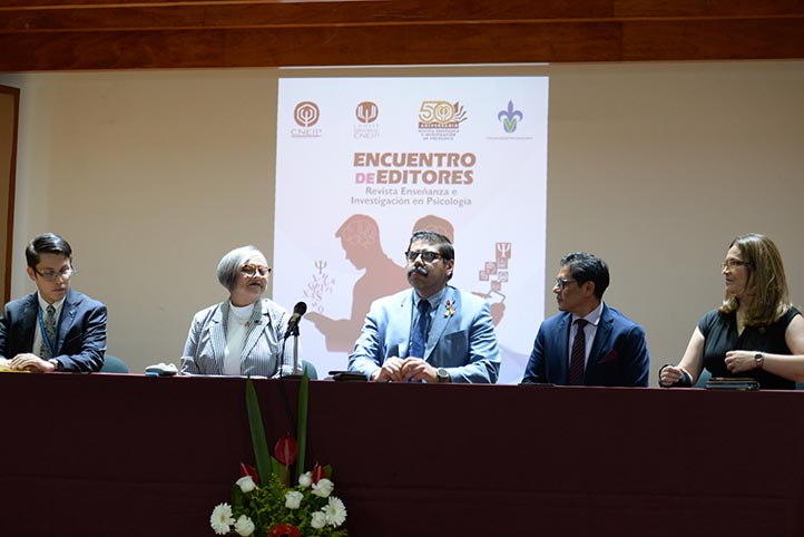 En el evento participaron autoridades de la UV y el CENEIP 