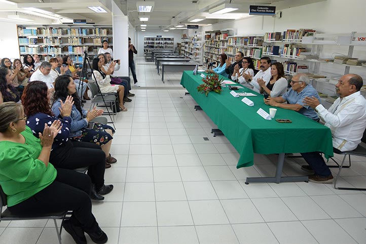 Investigadores y estudiantes atestiguaron la incorporación de los volúmenes de la biblioteca del impulsor de reformas educativas en México 