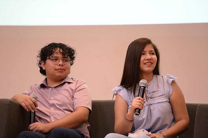 Darly José Juárez Lara y Ailín Castillo Ortega compartieron sus experiencias de estancia académica en la India y Corea del Sur, respectivamente 