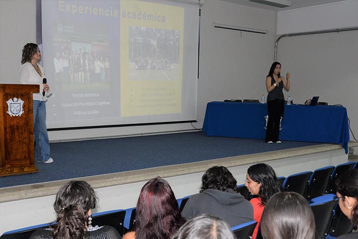 Carmen Hernández y Elizabeth Pérez, alumnas de noveno semestre de Psicología, compartieron su experiencia de movilidad internacional 