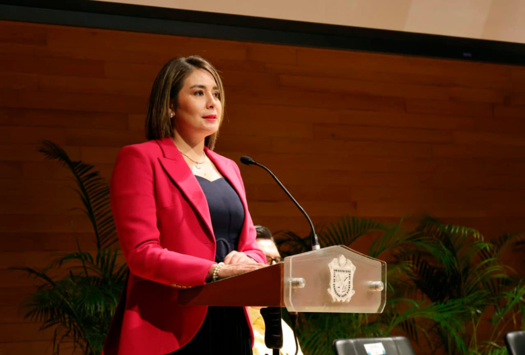 Anabel Galván Sarabia, directora de la Facultad de Contaduría y Administración, región Xalapa, habló sobre los lazos de colaboración académica