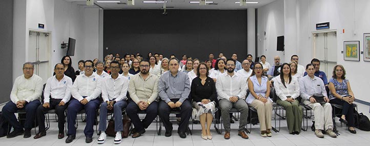 Autoridades, directivos y académicos participantes en la fase 2 del Primer Encuentro Regional de Investigación 