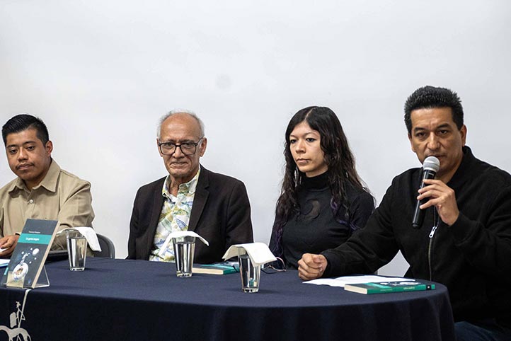 En el Salón Azul de la Unidad Académica de Humanidades, la Facultad de Letras Españolas presentó el libro La gota negra. 