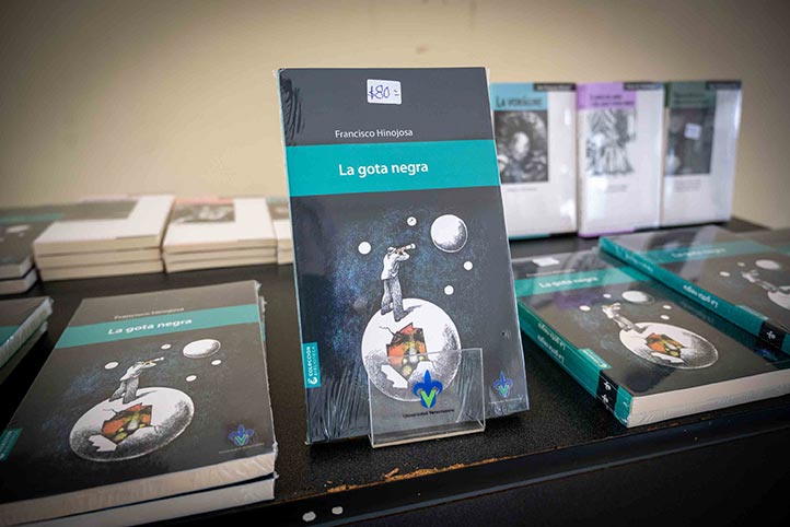 La obra fija en impreso dos concomitantes tradiciones literarias: el ensayo y la columna de opinión 