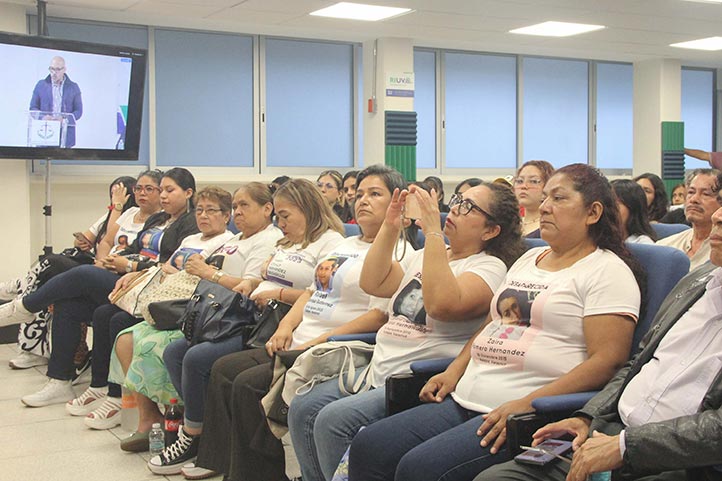 Al conversatorio acudieron madres buscadoras  