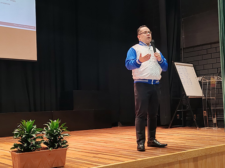 El terapeuta está adscrito al Centro para el Desarrollo Humano e Integral de los Universitarios  