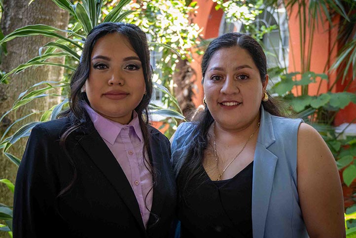 Araceli Rodríguez Marcos y Arely Carrera Sánchez, egresadas de la Licenciatura en Estadística de la UV