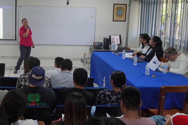 Zoila Flor Martínez García, egresada de la MCI presentó la ponencia “¿Qué características tendrán los futuros grandes sismos en México y en el mundo?”