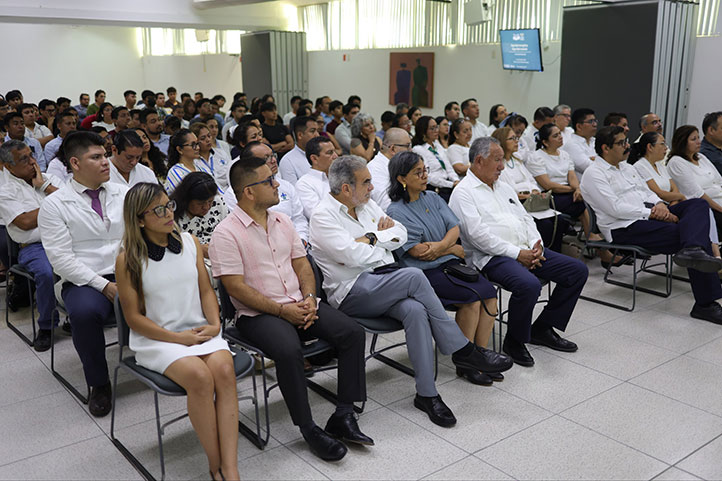 Estudiantes, académicas, académicos y miembros de la comunidad UV, participaron activamente durante la conferencia 