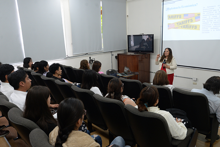 Mariana Aparicio, académica del Centro de Relaciones Internacionales de la UNAM 