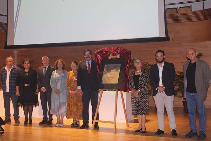 Autoridades universitarias y directivos del SEA, develaron la placa alusiva a la celebración 