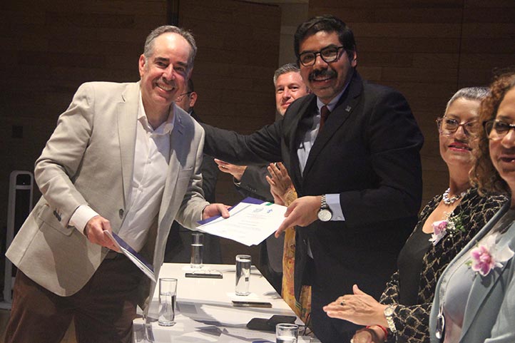 Se entregaron reconocimientos a exdirectores y docentes fundadores del Sistema de Enseñanza Abierta de la UV 