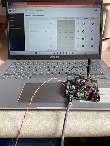 El objetivo del sistema es monitorear y generar datos que apoyen la toma de decisiones sobre el uso del agua 