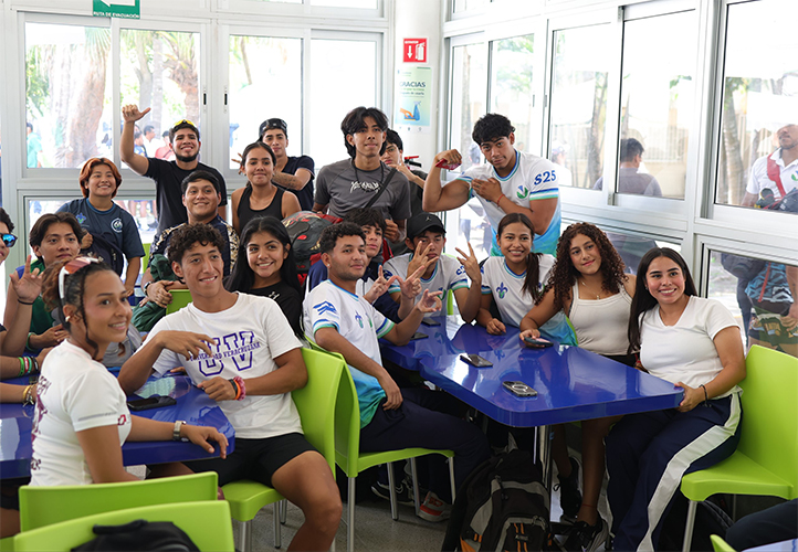 En estos espacios “no solo se comparte la mesa, también proyectos, sueños y amistades que se convierten en redes de apoyo intelectual y humano”, expresó el Rector 