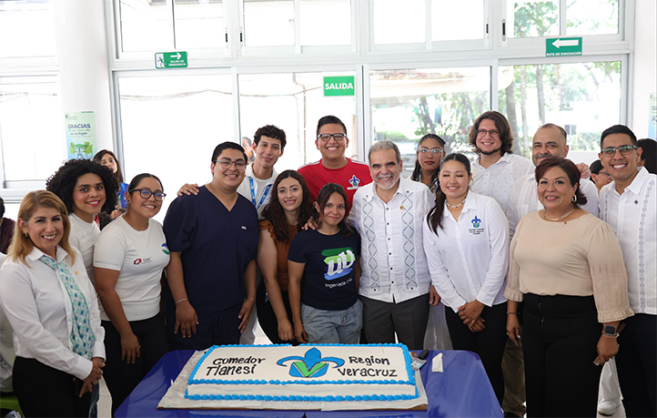El Rector, durante una convivencia con el alumnado de esta región