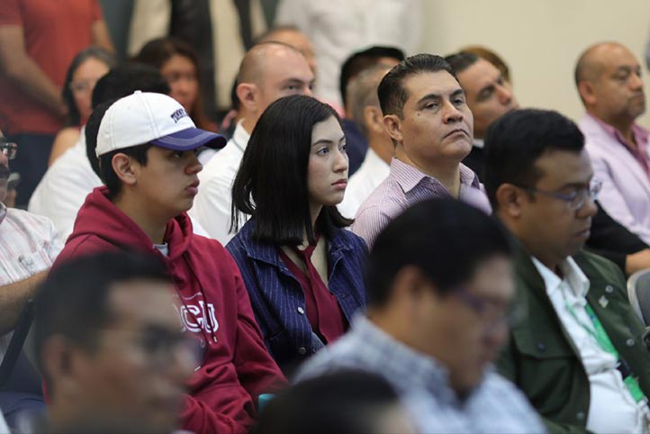 Integrantes de la comunidad universitaria participan activamente en las mesas de diálogo guiadas por cuatro ejes estratégicos 
