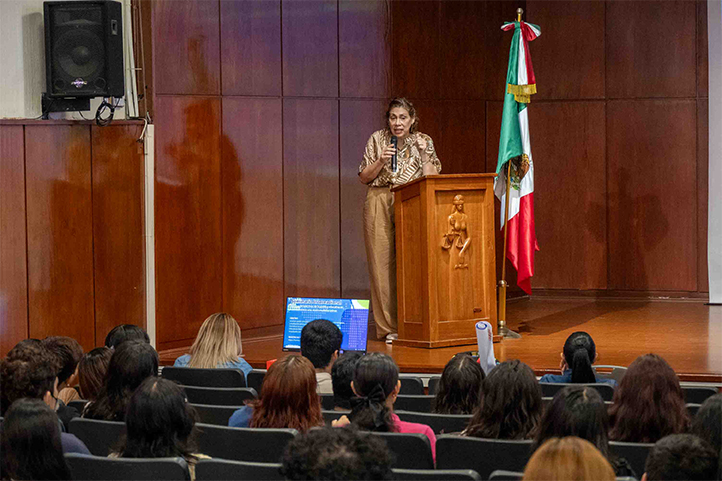 La educación es el motor de la educación, aseguró Araceli Reyes López al inaugurar los trabajos del evento académico