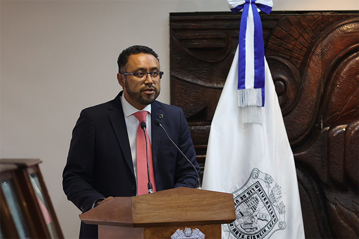 Samuel Friarte Córdova Espino destacó que la UV es una de las pocas universidades en México y en América Latina con la certificación 