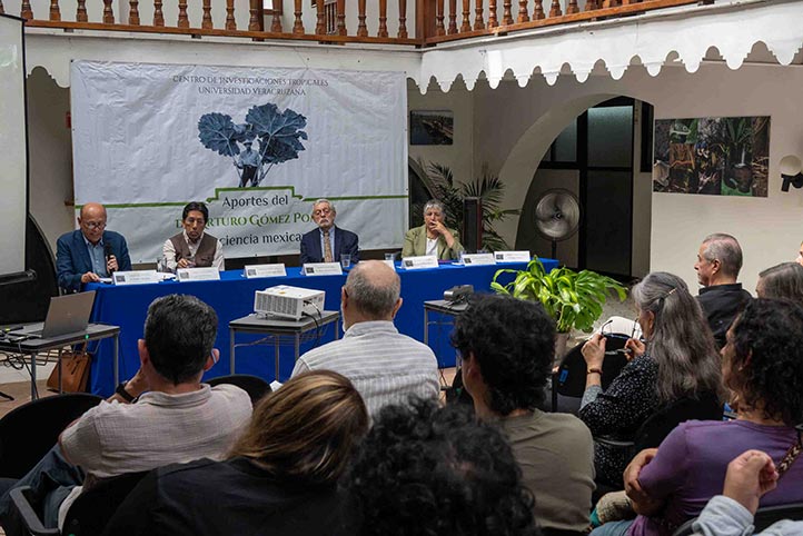 Ernesto Rodríguez Luna, Rodolfo Dirzo Minjarez, Sergio Guevara Sada y Victoria Sosa Ortega compartieron sus experiencias al lado de quien fuera un destacado botánico y etnobiólogo 
