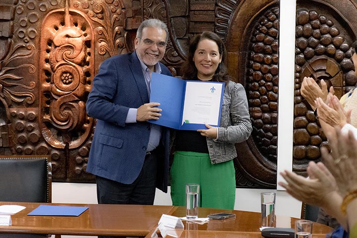 El rector Martín Aguilar Sánchez reconoció el trabajo realizado por la titular saliente, Elizabeth Ocampo Gómez 