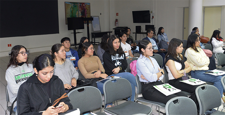 A la conferencia asistieron estudiantes de licenciatura y posgrados, académicos e investigadores de varias instituciones 