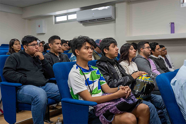 Estudiantes y académicos de la FIME asistieron a la conferencia inaugural del Foro Internacional de Vinculación de Ingeniería 2025