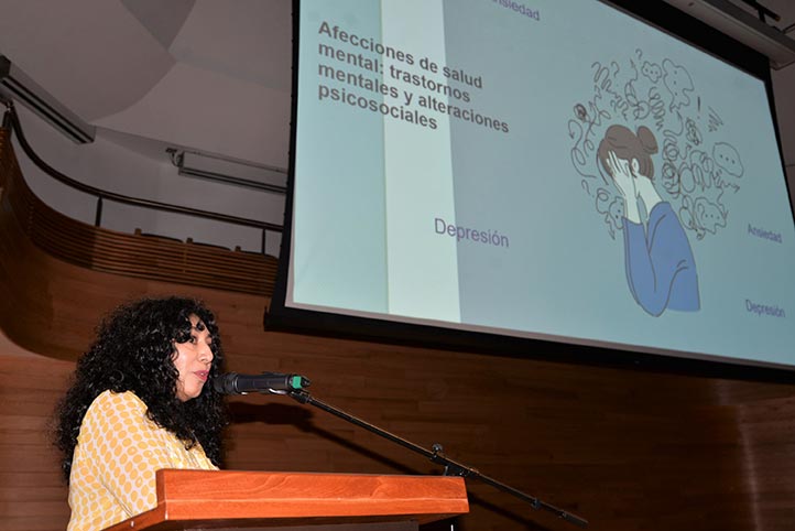 La investigadora Lucía Martínez Mota ofreció la conferencia “Estrógenos y aminoestrógenos en los trastornos afectivos” 