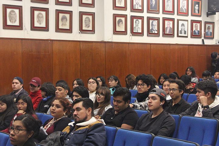 Carlos Rugerio Martínez ofreció una charla sobre la obtención de licencias de funcionamiento para actividades comerciales, industriales y de servicios 