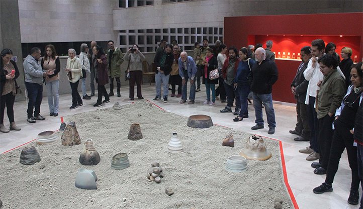 En ella rinde homenaje a los volcanes y reflexiona sobre su papel esencial en la formación del planeta 